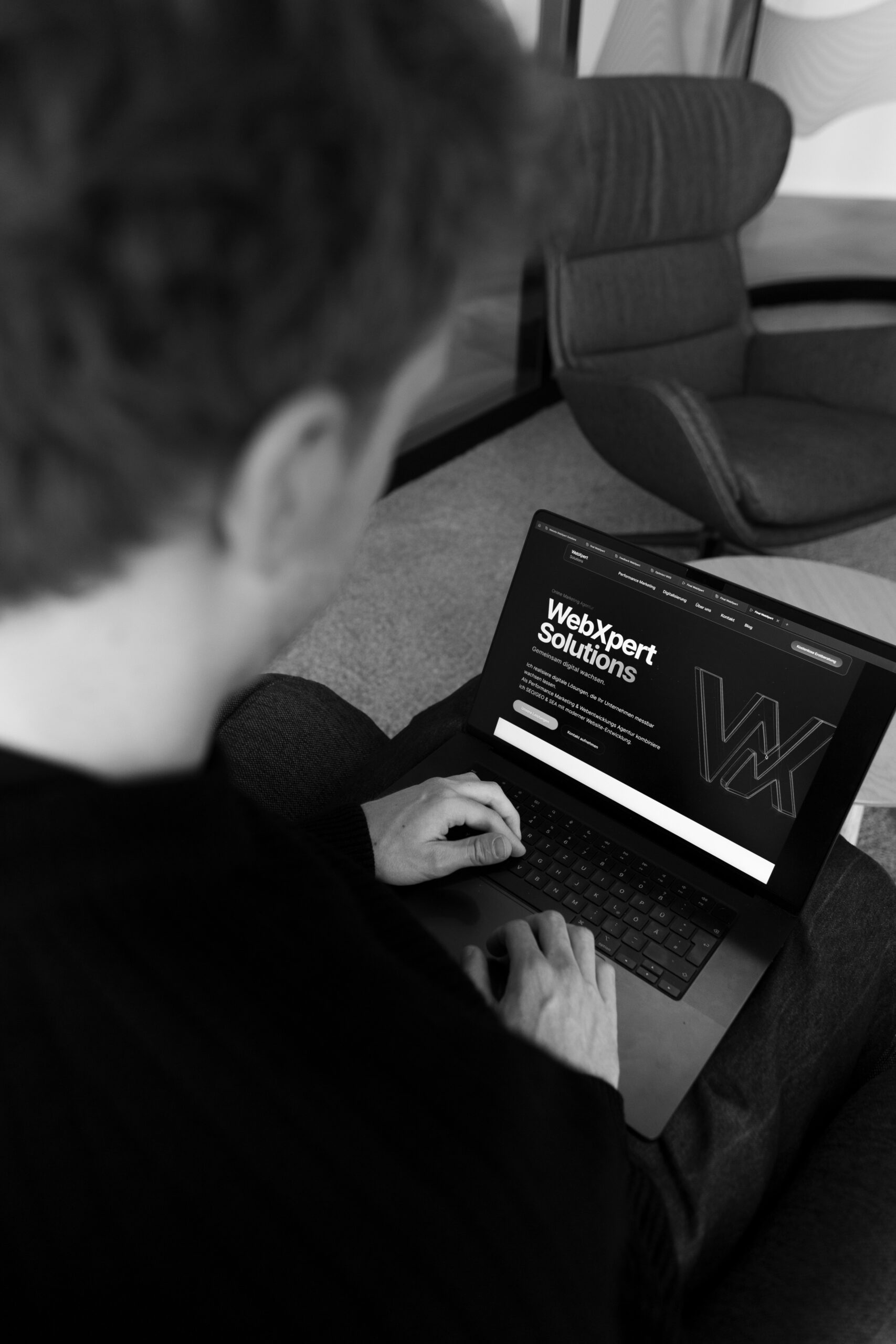 Jahn Löhrlein bei der Arbeit – Digitalagentur WebXpert Solutions Kulmbach